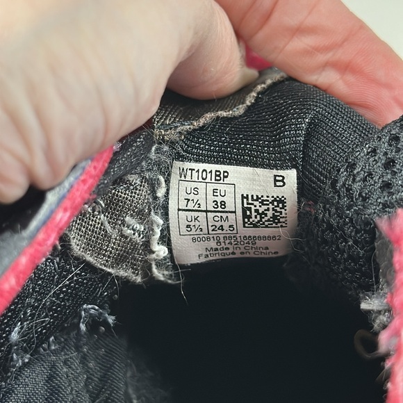 NEW BALANCE Black Fuchsia Light Weight Athletic Sneakers Size 7.5 - Picture 6 of 6